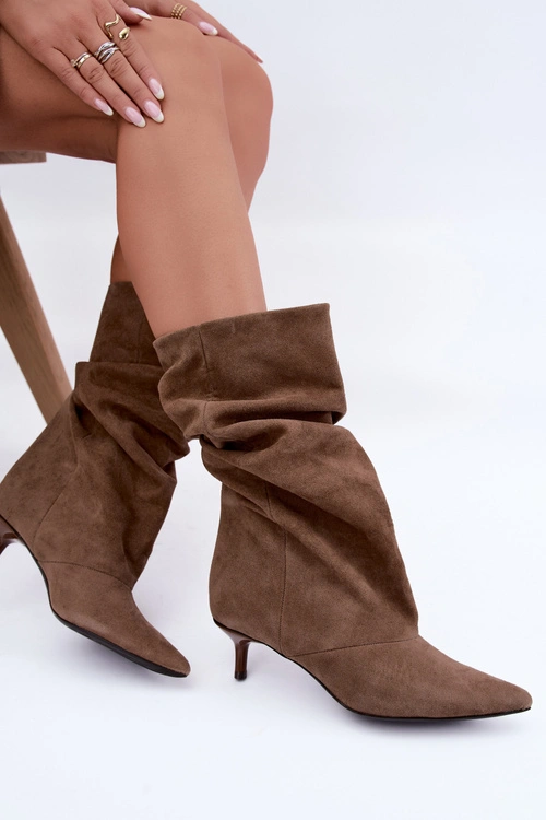 Wsuwane Botki Typu Slouchy Na Obcasie Z Naturalnego Zamszu Khaki Cindrelle