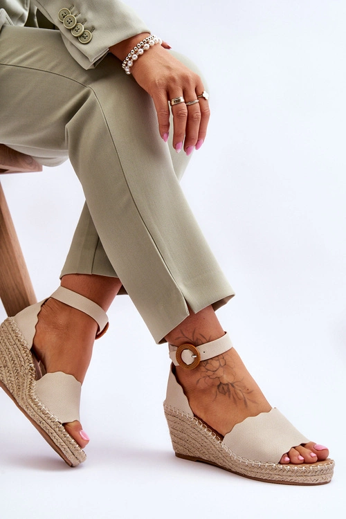 Skórzane Sandały Na Koturnie Comfort Shoe Beżowe Verola